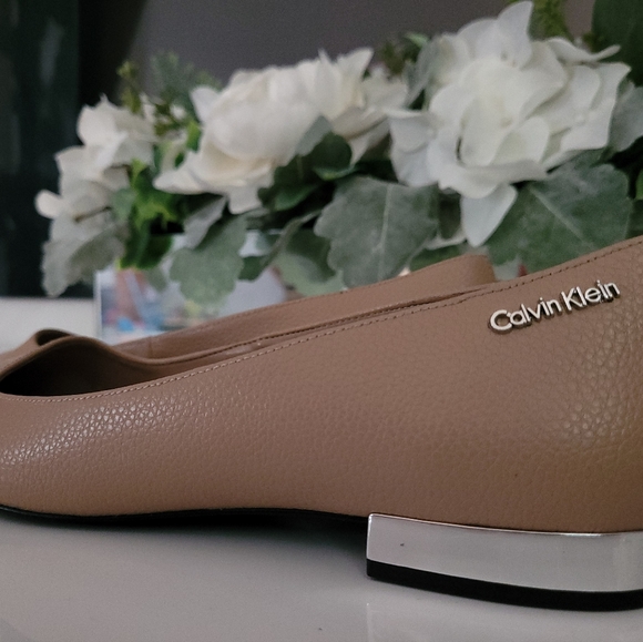SOLD! Calvin klein flats/shoes - Picture 1 of 5